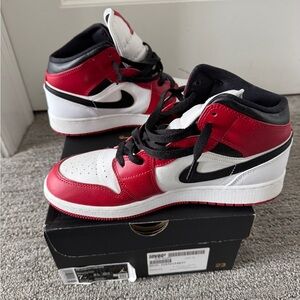 Air Jordan 1 Mid Chicago 2020 White/gym red/black Big Boy Sneakers